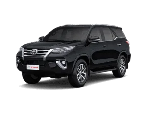 Toyota Fortuner hitam tampak serong depan dan samping untuk layanan sewa mobil premium Tangerang dengan driver profesional